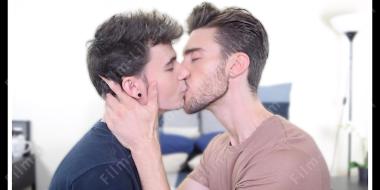 поцелуй геев